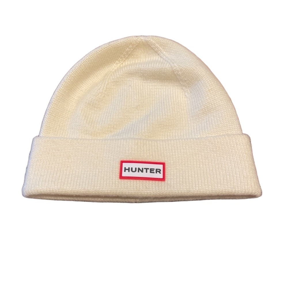 Hunter beanie in off white. Poly/wool blend EUC J
